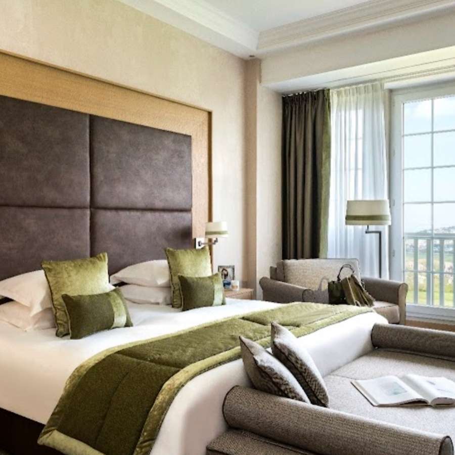 
                  
                    Charger l&amp;#39;image dans la galerie, L’Hôtel Barrière L’Hôtel du Golf Deauville **** | Un séjour pour 2 avec Accès VIP aux courses hippiques
                  
                