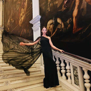 
                  
                    Charger l&amp;#39;image dans la galerie, Une Robe, Un Soir | 1 an de location de robe de soirée
                  
                